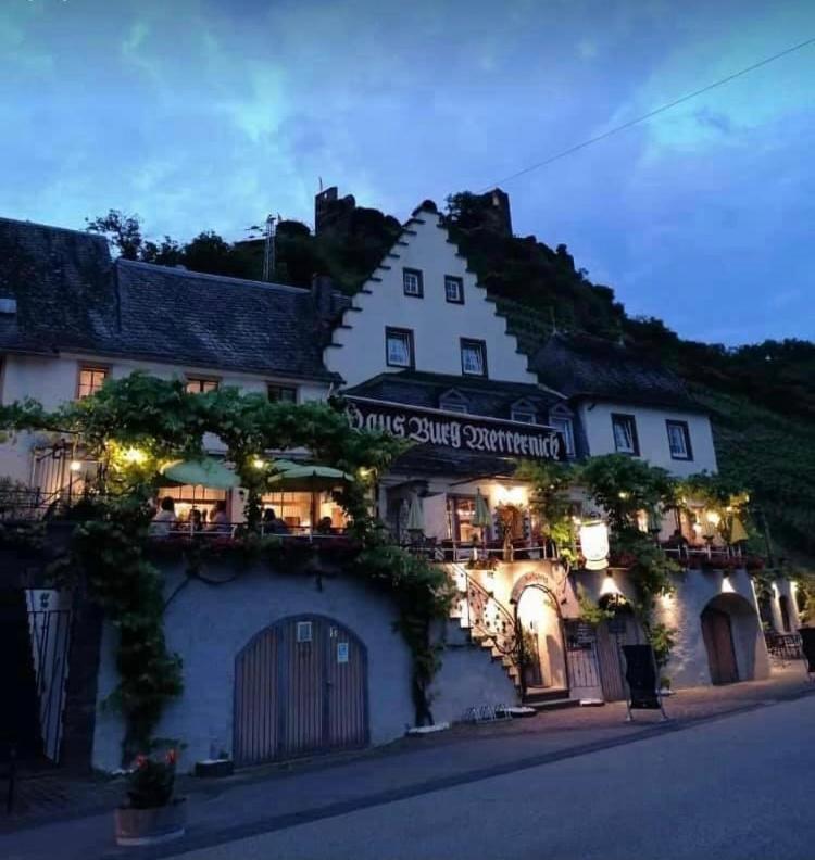 Hotel Haus Burg Metternich Beilstein  Exterior photo